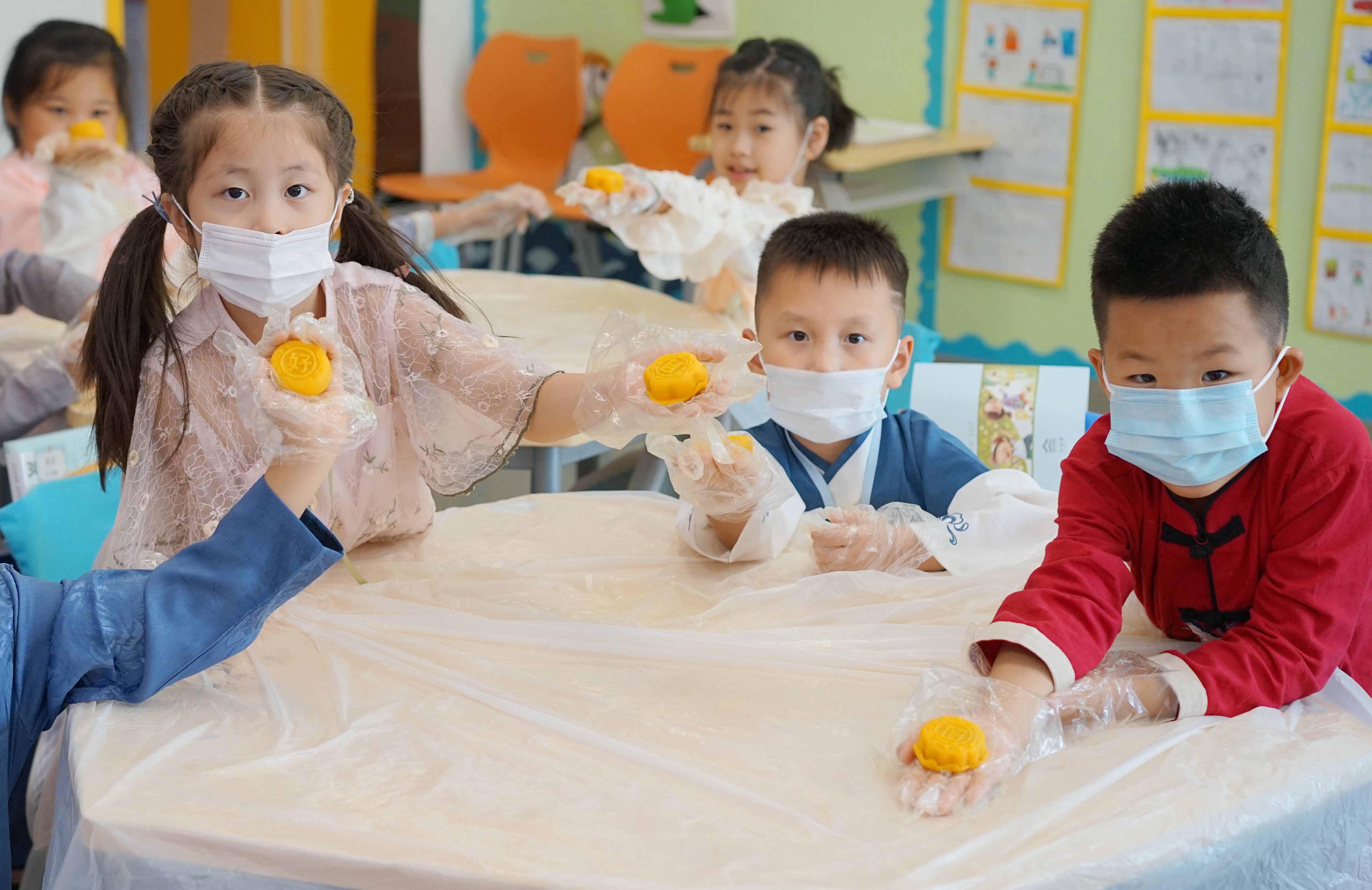 青岛赫德小学月亮周